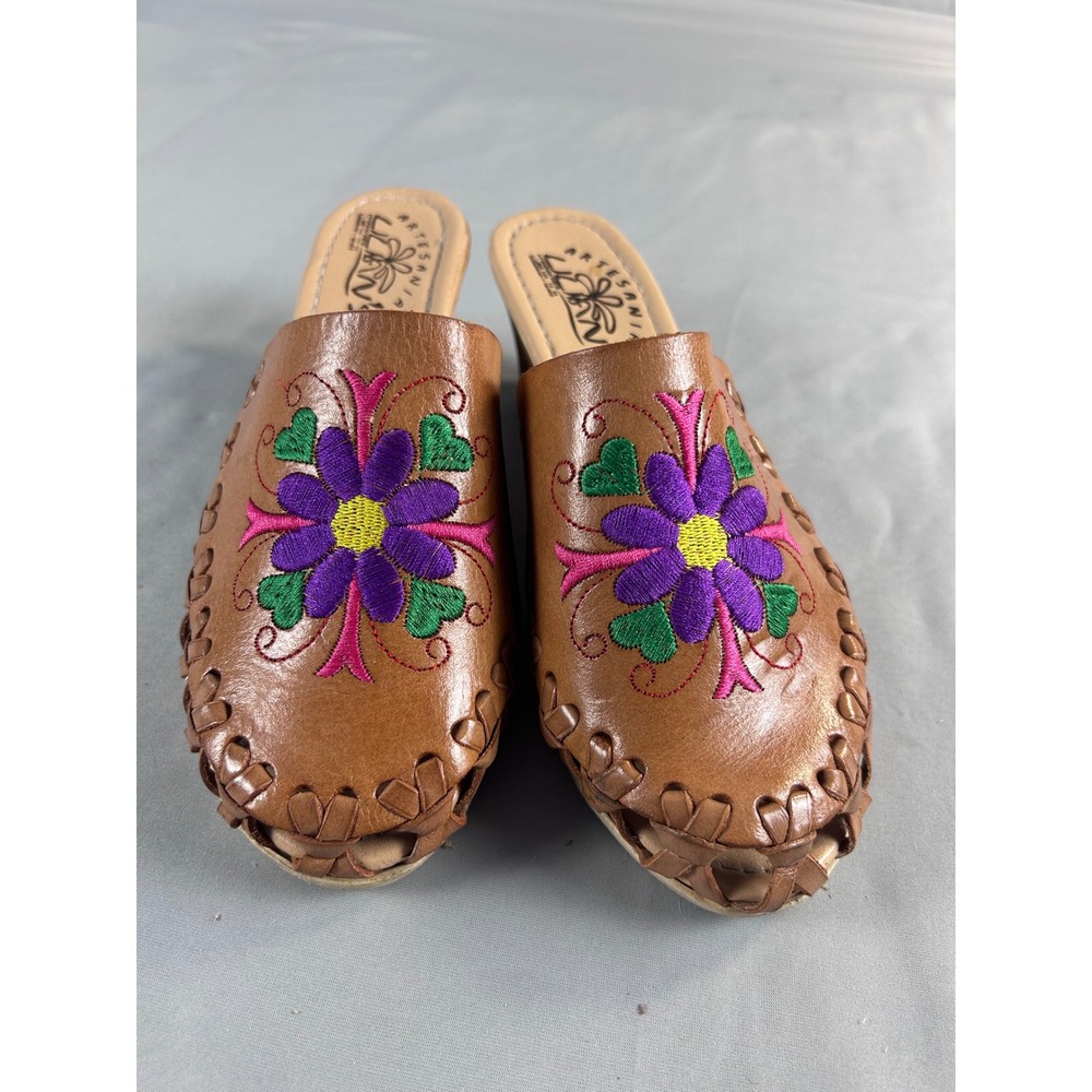Artesanias Lucian's Mexican Huarache Wedge Sandals Tan Leather Floral Embroider